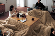 【衝撃】ベルメゾンの「超ビッグなこたつ布団」が大絶賛！！　 コタツの中で彼女の足に触れるとイイよな