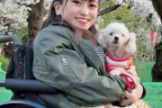 【事件】『子どもを産むべきではない』心ない声を乗り越え叶えた有名車椅子インフルエンサー、生後3か月の娘を殺害した容疑で逮捕