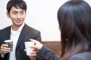 会社にいる仲の良い独身女(33)に「来月結婚する」って報告したら態度が酷い…