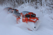 【悲報】撮り鉄さん、線路を除雪するラッセル車に雪を投げ込み急停止させる