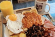 敵「イギリス料理はゴミ！ｗ」イギリス「それではこちらの朝食をご覧ください」