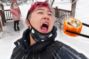 海外「きれい！」「写真通りのデザート！」オーストラリアのカップル、札幌で初めての大雪に大興奮！
