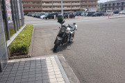 あかん。。。止まったら、うだる(^q^)　バイク海苔のチラシの裏