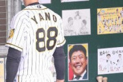 阪神・矢野監督「ファーストもできるな、と見ていて思う」、サンズの一塁守備に合格点