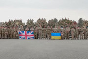 1万人のウクライナ兵がイギリスでの軍事訓練を終え帰国！