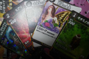 【画像】ダイソーの謎のTCG買ってしまったwwwww