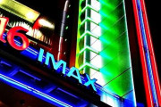 映画館「IMAXってのがあるやで、+500円で見れるで」ワイ「別に大差ないやろ...」
