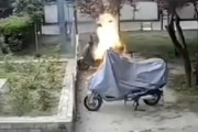 【動画】中国の電動スクーターの爆発。荒ぶりすぎｗｗｗｗｗ