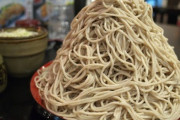 ざるそばってこのぐらいの盛りを普通にするべきだよな？