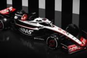 ハースが2023年型F1マシン「VF23」のカラーリングを発表　黒が増えた