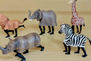 なんか違うが…ほぼ本物。「偽サファリ」な動物？たちがガチャフィギュアになった！