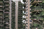 【画像】中国さん、世紀末みたいなマンションを作ってしまう
