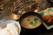 東京者「お好み焼き定食！？炭水化物×炭水化物じゃんｗ」田舎者俺「だよねｗ」→東京者「蕎麦とカツ丼のセットください」俺「えっ」