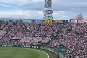 【悲報】甲子園・慶応、応援がうるさすぎて非難殺到。相手選手への敬意がない、宗教的、マナー違反など
