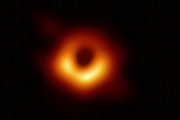 ブラックホールを取り巻く“降着円盤”「視力150万」で撮影成功ｗｗｗｗｗ