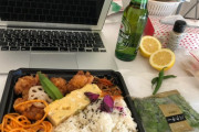 外国人「今日のランチに食べた日本の唐揚げ弁当を見てくれ！」