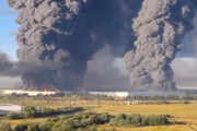 【動画】ウクライナさん、一撃でロシアの倉庫に入っていた1000億円の商品を焼き尽くしてしまう