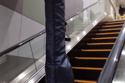 【画像】エスカレーター、琴に破壊されてしまう