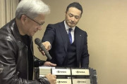 【悲報】日本さん、エヌビディアCEOをとんでもない会議室で講演させられてしまうｗｗｗｗｗ