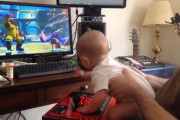 【仰天】生後6か月の赤ちゃんが格闘ゲームで3連勝する動画がすごい！