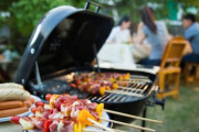 BBQにて、ひたすら食べ続け他人の皿にも手を出すセコママ参上！→コイツのせいで私達夫婦は別居する事になるとは…