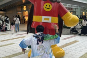 【悲報】アイマスオタク、アンパンマンミュージアムでフルグラTシャツ着て等身大パネル振り回して飲酒して暴れて炎上