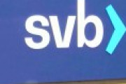 米ｼﾘｺﾝﾊﾞﾚｰ銀行「債券買いまくるで」→FRB「利上げするで」→銀行「あかん、債権価格が暴落した」→客「金返せ」→銀行「破綻や⤵」