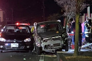 【悲報】97歳が運転する軽が歩道に突っ込み40代女性死亡、その後車3台に衝突し100歳女性ら4人救急搬送