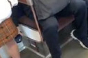 【動画】 名鉄の電車内で盗撮する男を激撮　告発動画に衝撃走る　