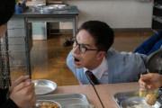 【悲報】ルーキーズやウォーターボーイズでかっこよかった俳優さん、ただ給食を食べるおじさんになる