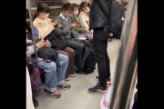 【悲報】電車で「ドドスコスコスコスコ」をする陽キャ、現れるｗｗｗｗ