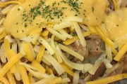 職場の先輩「お前これそっくりじゃね！？」三色チーズ牛丼大盛りのあの画像をスマホでスッ…       先輩の同期「ギャハハハハハ!」