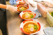 海外「めっちゃ美味しそおおおおお！！」「見てるだけでよだれが.....」　日本のストリートフード"ラーメン"への海外の反応