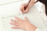 小1息子の宿題の国語プリントで正解書いても◯貰えない。丁寧な字で書かないとダメと