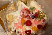 【悲報】香川のケーキ屋さん、グチャグチャのケーキを5000円で送りつけ無事炎上 （※画像あり）