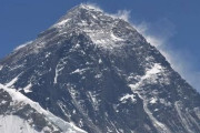 エベレスト登山に制限検討…7千メートル登頂経験者のみ