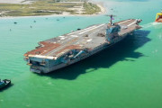 スクラップのためテキサス州ブラウンズビルに曳航される空母「ジョン・F・ケネディ」！