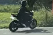 【動画】 女子ライダー、納車したばかりのバイクでやらかしてしまう衝撃動画が話題に