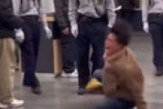 【動画】 競艇で負けた男が競艇場で発狂する衝撃動画が話題に　現地騒然ｗｗ