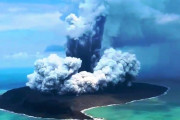 トンガ火山噴火が核爆発みたいで草