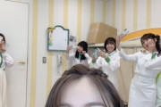 アイドルたちが自撮りしてる風景…圧巻！