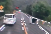 事故よりも撮影者の運転にビビった高速道路の事故ドラレコ。