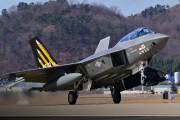 韓国初の国産超音速戦闘機KF-21、量産1号機の最終組み立て開始…来年下半期に空軍に引き渡される予定！