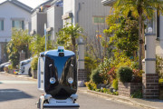 ロボットの単体走行に初の「道路使用許可」　パナソニックの配送サービス実証実験で (?)