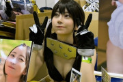 【画像】コミケの売り子さん、主役より可愛いwnmwmwmwmwmwmwmwmwmwm