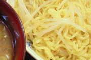 ワイ「つけ麺のつけ汁冷めてしまったな……店員さーーん！沸騰石くださーーい！！」  店員「…？」