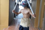 【悲報】コスプレおじさん「今日はこんなカッコで打とうかと思ってます?」
