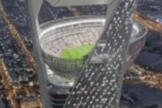 外国人「恐ろしい」サウジアラビア、地上350mの超高層ビル上にスタジアム建設!?前代未聞のW杯スタジアム構想に海外ファンが騒然！【海外の反応】