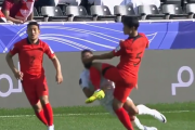 【画像】韓国さん、バーレーンの選手へのこのプレーがヤバすぎるｗｗｗｗｗｗｗ