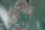 【速報】中国、建造している新たな空母が衛星画像でバレバレ　専門家「んーこれは恐らく前例のない艦船でやばいかも。。。」